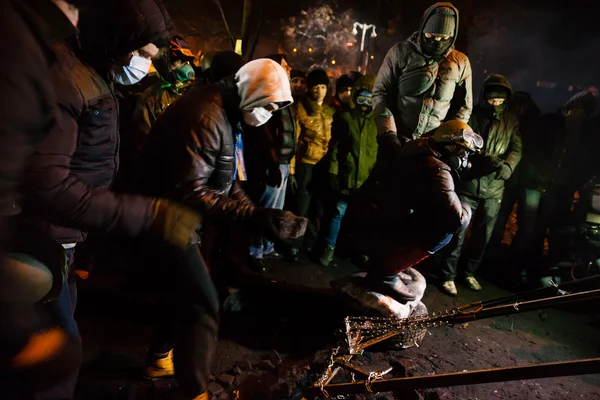 KIEV, UKRAINE - 24 janvier 2014 : Manifestations massives contre le gouvernement — Photo