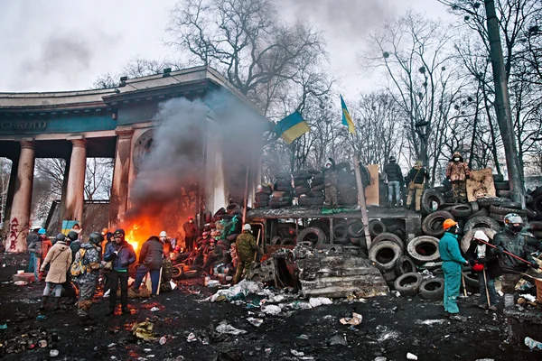 Kiew, Ukraine - 26. Januar 2014: Euromaidan-Demonstranten ruhen sich aus und — Stockfoto