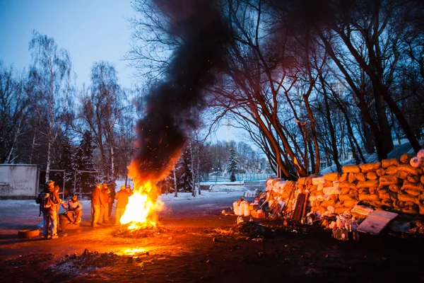 KIEV, UCRANIA - 26 de enero de 2014: Descanso de los manifestantes de Euromaidán —  Fotos de Stock