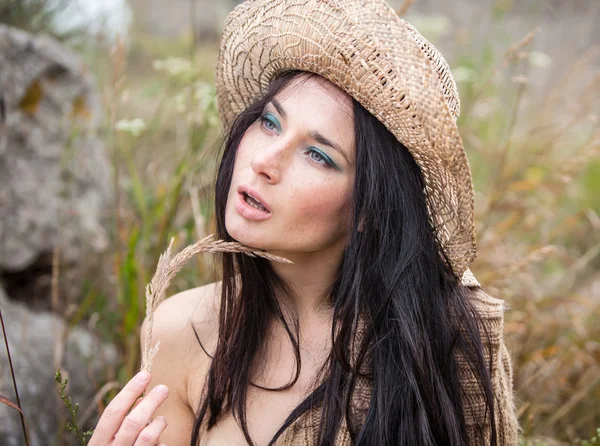 Girl in straw hat — Stock Photo, Image