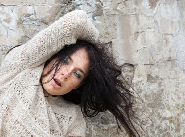 Girl against old concrete wall — Stock Photo, Image