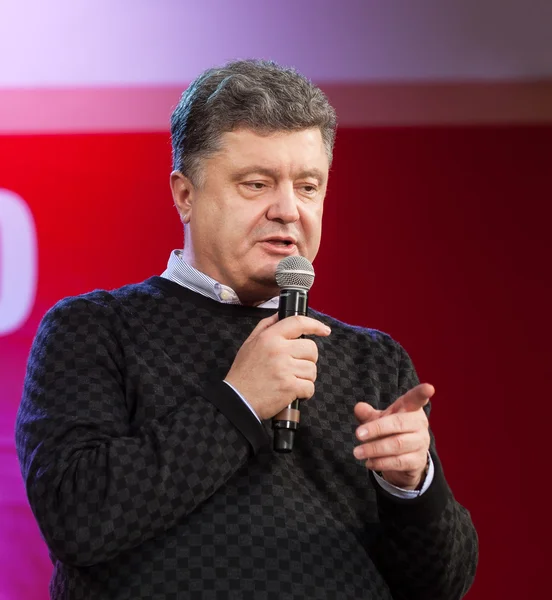 Кандидат у президенти України Петро Порошенко виступає на конкретними — стокове фото