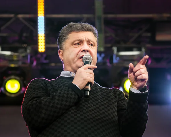 Ukrainian presidential candidate Petro Poroshenko speaks at elec — Stock Photo, Image