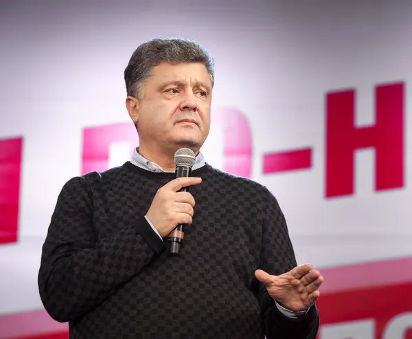 Ukrainian presidential candidate Petro Poroshenko speaks at elec — Stock Photo, Image