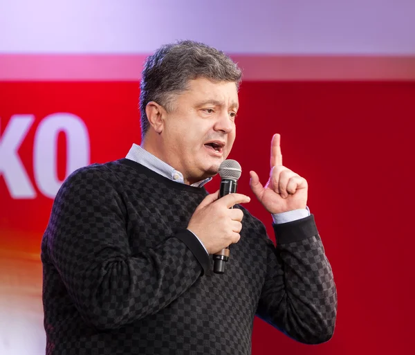 Ukrainska presidentkandidat petro poroshenko talar vid elec — Stockfoto