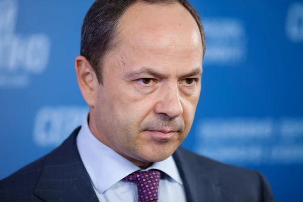 Sergey tigipko auf einer Pressekonferenz zum Präsidentschaftswahlkampf — Stockfoto