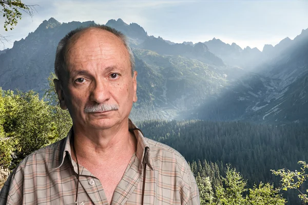 Senior man on top of a mountain — Stock Photo, Image