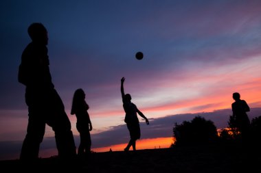 Voleybol günbatımı üzerinde