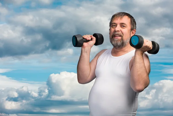 Hombre haciendo ejercicio con pesas —  Fotos de Stock