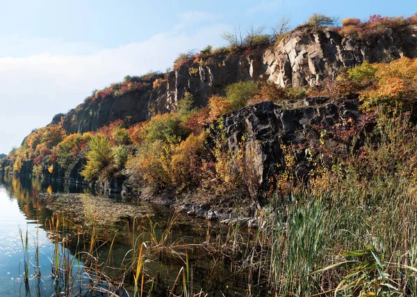 Golden Autumn Colourful Trees Old Flooded Quarry Rocks Lake Yellow — Stock Photo, Image