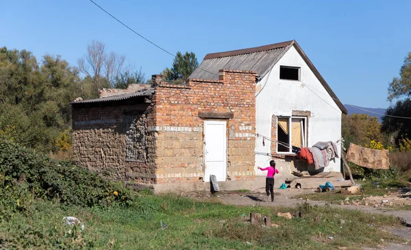Uzhgorod Ukraine October 2021 Roma Houses 位于乌克兰西部一个罗马村庄Uzhgorod郊外的吉普赛贫民窟 生活在悲惨条件下的人 — 图库照片