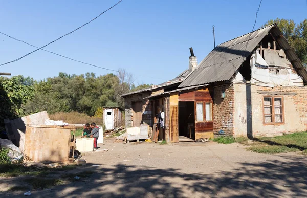 Uzhgorod Ukraine October 2021 Roma Houses 位于乌克兰西部一个罗马村庄Uzhgorod郊外的吉普赛贫民窟 生活在悲惨条件下的人 — 图库照片