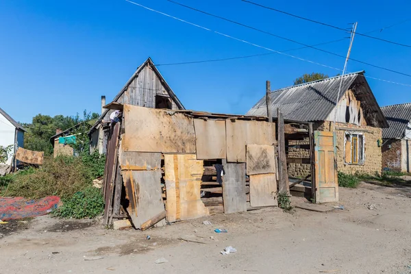 Uzhgorod Ukraine October 2021 Roma Houses 位于乌克兰西部一个罗马村庄Uzhgorod郊外的吉普赛贫民窟 生活在悲惨条件下的人 — 图库照片