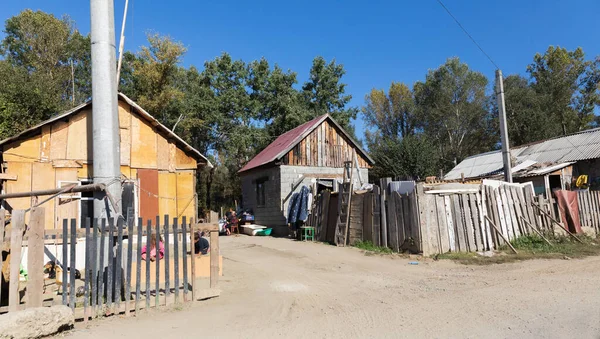Uzhgorod Ukraine October 2021 Roma Houses 位于乌克兰西部一个罗马村庄Uzhgorod郊外的吉普赛贫民窟 生活在悲惨条件下的人 — 图库照片