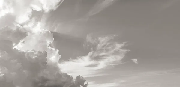 Fondo Dramático Del Cielo Moody Cloudscape Hermosas Nubes Blancas Cielo — Foto de Stock