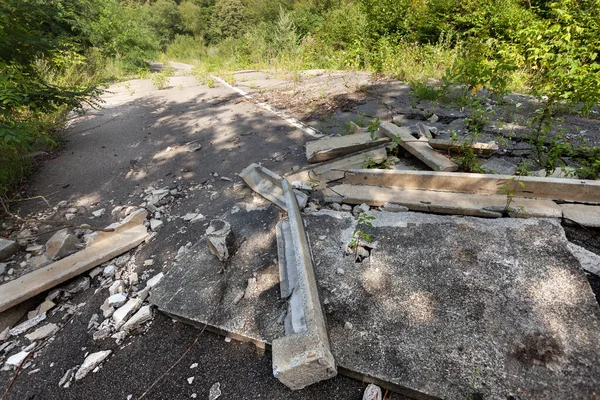 Asfalto Inchado Consequências Caminho Destruídas Cataclismo Natural Escorregamento Terra Asfalto — Fotografia de Stock