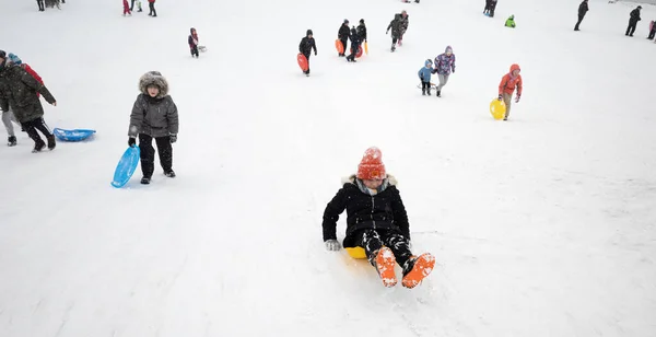 Kyiv Ukraine Jan 2021 Outdoor Winter Fun Children Sledding Snowboarding — Stock Photo, Image