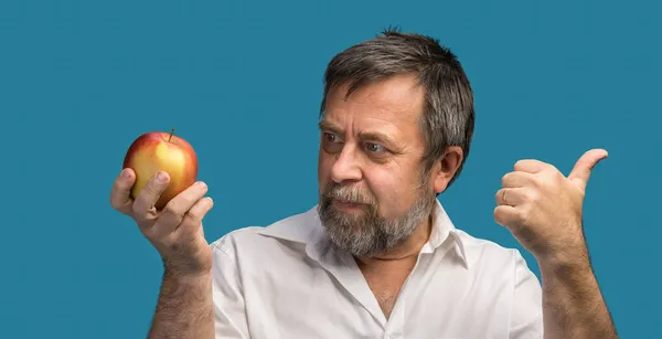 Estilo Vida Saludable Dieta Manzana Hombre Mediana Edad Con Una —  Fotos de Stock