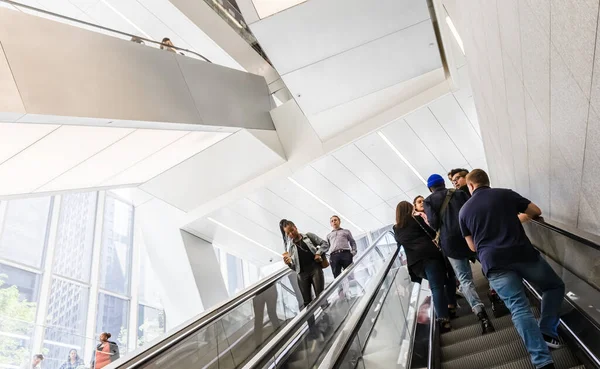 Nueva York Septiembre 2017 Personas Escalera Mecánica Estación Terminal Oculus —  Fotos de Stock