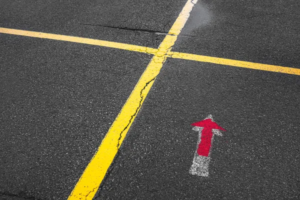 Dark Wet Asphalt Puddle Yellow Markings Form Crosshair Two Lines — Stock Photo, Image