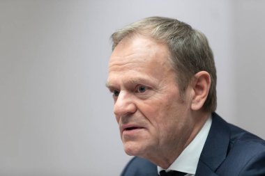 KYIV, UKRAINE - 27 Kasım 2021: Kyiv Güvenlik Forumu sırasında Donald Tusk. Savaş ve barış, ulusal ve uluslararası güvenlik konularını tartışmak üzere Ukrayna 'nın ana uluslararası forumu.