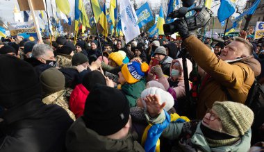 KYIV, UKRAINE - 19 Ocak 2022: Ukrayna 'nın beşinci başkanı Petro Poroshenko, Pechersk mahkemesinde düzmece bir vatan hainliği davasında bir ölçü seçtikten sonra