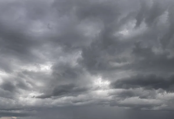 Área Dramática Cloudscape Nuvens Cinzentas Escuras Nuvens Tempestade Fundo — Fotografia de Stock