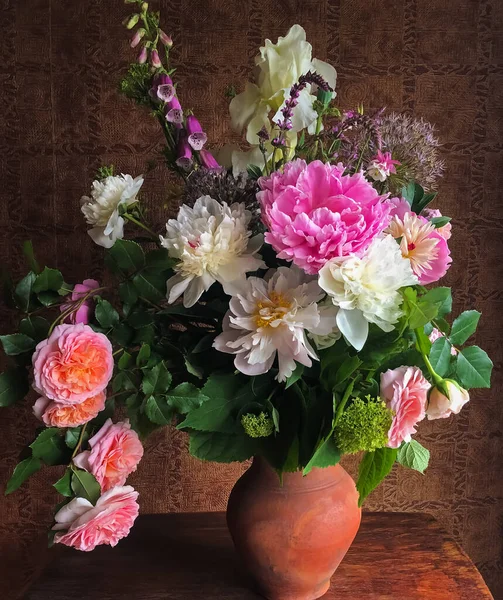 Frühlingssträuße Von Bauernblumen Inneren Floristik Kunst Der Blumenarrangements Romantische Bouquet — Stockfoto