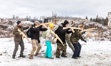 KYIV, UKRAINE - 12 Şubat 2022: Rus ordusunun Ukrayna 'yı işgal tehdidi altında bölge savunma tatbikatları. Ukrayna, Kyiv 'de siviller için askeri tatbikat