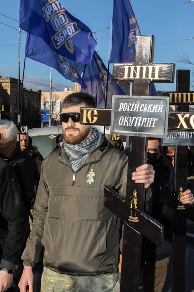 Kyiv Ukraine 2022年2月22日 帝国必须灭亡 在俄罗斯联邦驻基辅大使馆附近的抗议行动 刻有俄罗斯占领者字样的墓碑十字架 — 图库照片