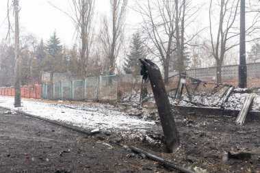 KYIV, UKRAINE - Mar. 02, 2022: Ukrayna 'ya karşı Rusya Savaşı. Savaş sırasında Kyiv sokakları. Kyiv sokaklarında kaos ve yıkım