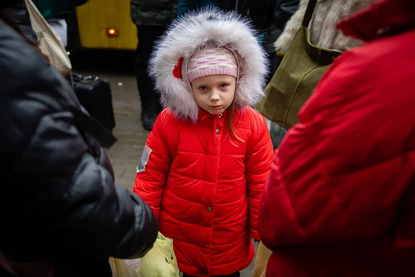 Kyiv Ukraine Mar 2022年 俄罗斯对乌克兰的战争 从Irpen镇撤离的平民被Kyiv领土防卫营转移到Kyiv 乌克兰境内的战争难民 — 图库照片