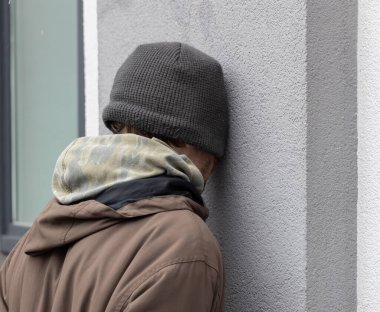 KYIV, UKRAINE - Mar. 03, 2022: Ukrayna 'ya karşı Rusya Savaşı. Rus yanlısı sabotajcı Kyiv savunma birlikleri tarafından gözaltına alındı.