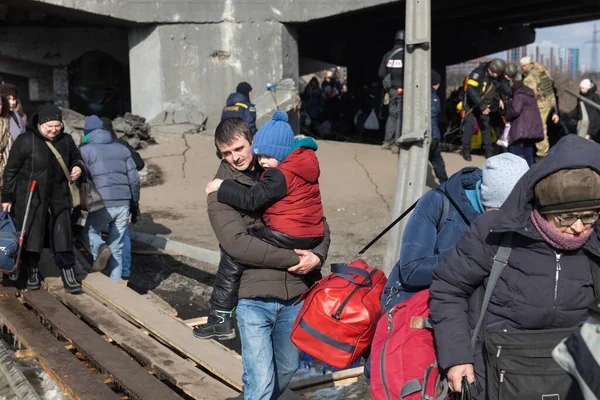 Irpin Ukraine Mar 2022 Ukrayna Savaşı Binlerce Irpin Sakini Evlerini — Stok fotoğraf