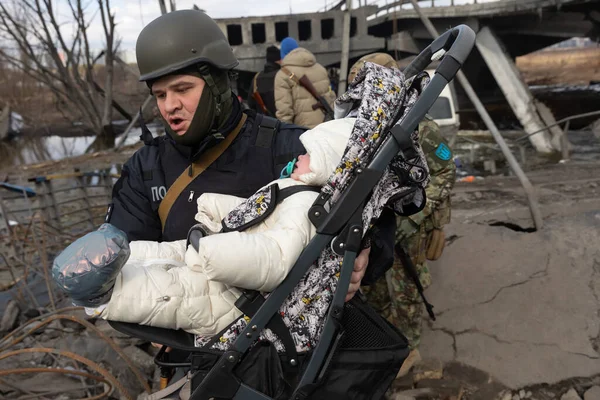 Irpin Ucrânia Março 2022 Guerra Ucrânia Milhares Residentes Irpin Têm — Fotografia de Stock