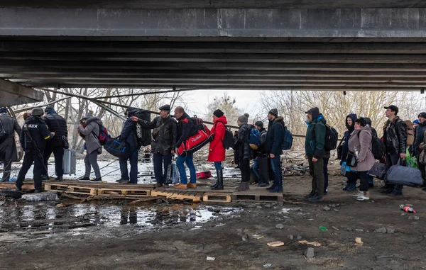 Irpin Ukrajina Březen 2022 Válka Ukrajině Tisíce Obyvatel Irpinu Musí — Stock fotografie