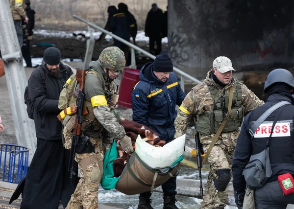 Irpin Ukraine 2022年9月9日 ウクライナ戦争 何千人ものイルピンの住民は ロシア軍が平和な都市を爆撃しているので 自宅を放棄し 避難しなければなりません ウクライナの戦争難民 — ストック写真