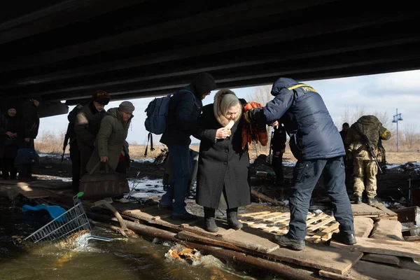 Irpin Ukraine Mar 2022 Ukrayna Savaşı Binlerce Irpin Sakini Evlerini — Stok fotoğraf