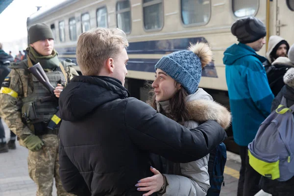 Kyiv Ukrain Március 2022 Háborús Menekültek Ukrajnában Embereket Kijevi Vasútállomáson — Stock Fotó