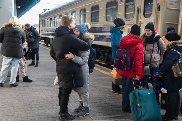 Kyiv Ukraine Mars 2022 Krigsflyktingar Ukraina Människor Vid Kiev Järnvägsstation — Stockfoto