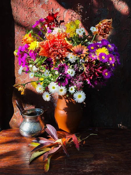 Décor Maison Des Fleurs Arrangeant Bouquet Fleurs Automne Dans Vase — Photo