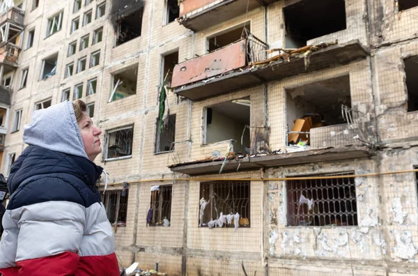 Quiiv Ucrânia Março 2022 Guerra Ucrânia Completamente Destruído Edifício Residencial — Fotografia de Stock