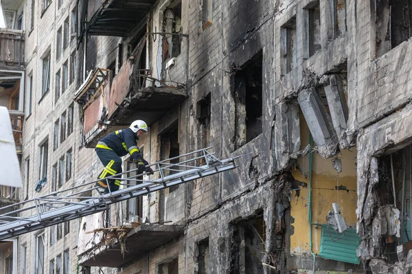 Kyiv Ukrajina Březen 2022 Válka Ukrajině Kompletně Zničená Obytná Budova — Stock fotografie