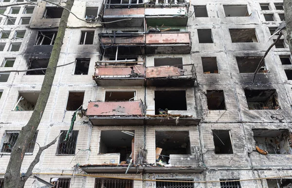 Quiiv Ucrânia Março 2022 Guerra Ucrânia Completamente Destruído Edifício Residencial — Fotografia de Stock