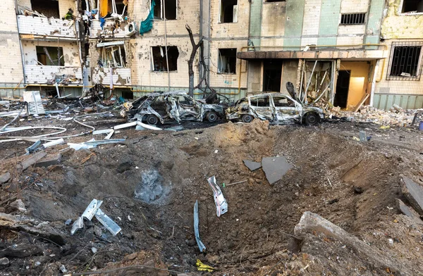 Kyiv Ukraine Mar 2022 War Ukraine Explosive Funnel Residential Building — Stock Photo, Image