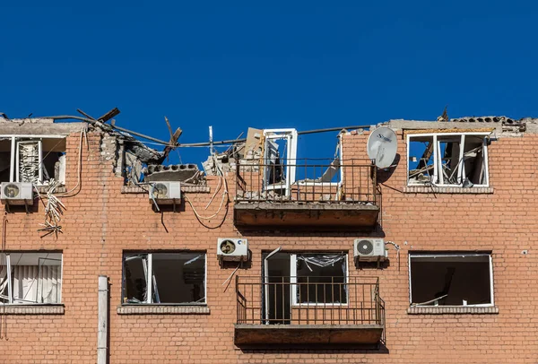 Kyiv Ukraine 2022年2月21日 ウクライナで戦争 キエフへのロシアのロケット攻撃の後に土石流によって損傷した住宅建築物 — ストック写真