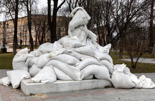 Quiiv Ucrânia Março 2022 Guerra Ucrânia Monumento Dante Alighieri Com — Fotografia de Stock