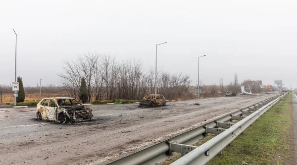 Kyiv Reg Ukraine 2022年 2022年 2月2日キエフ ツヒトミル間20キロメートルの高速道路で見られる破壊され焼失した車 — ストック写真