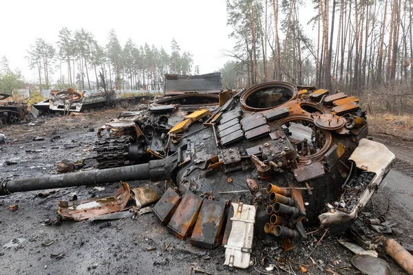 Dmitrivka Ukraine Kwiecień 2022 Zniszczone Czołgi Pojazdy Bojowe Rosyjskich Najeźdźców — Zdjęcie stockowe