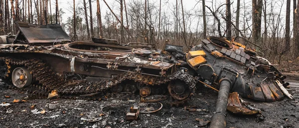 Dmitrivka Ukraine Kwiecień 2022 Zniszczone Czołgi Pojazdy Bojowe Rosyjskich Najeźdźców — Zdjęcie stockowe
